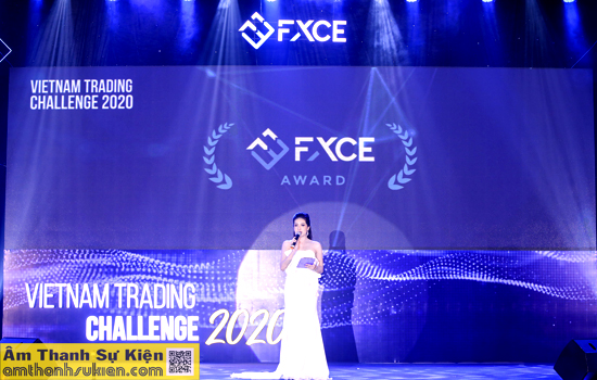 MC tuyên bố lý do, giới thiệu đại biểu và bắt đầu lễ trao giải