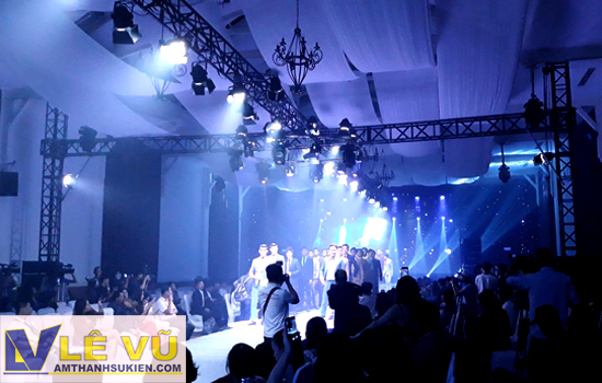 Cung cấp hệ thống âm thanh ánh sáng, màn hình led, sân khấu, mà sao cho tuần lễ thời trang Dấu ấn Doanh nhân - Business Fashion Week 2018