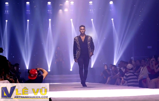 Cung cấp hệ thống âm thanh ánh sáng, màn hình led, sân khấu, mà sao cho tuần lễ thời trang Dấu ấn Doanh nhân - Business Fashion Week 2018