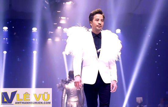 Cung cấp hệ thống âm thanh ánh sáng, màn hình led, sân khấu, mà sao cho tuần lễ thời trang Dấu ấn Doanh nhân - Business Fashion Week 2018