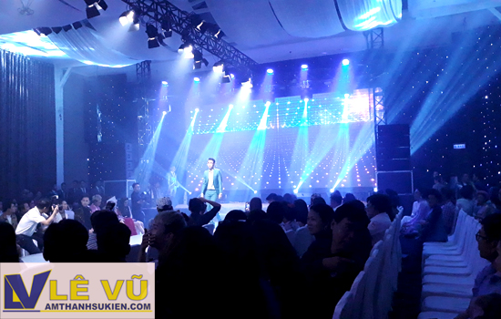Cung cấp hệ thống âm thanh ánh sáng, màn hình led, sân khấu, mà sao cho tuần lễ thời trang Dấu ấn Doanh nhân - Business Fashion Week 2018